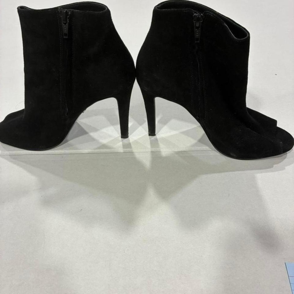Michael Kors Open toe Black suede ankle boots with 4 inch heel size 7M. SKU10.